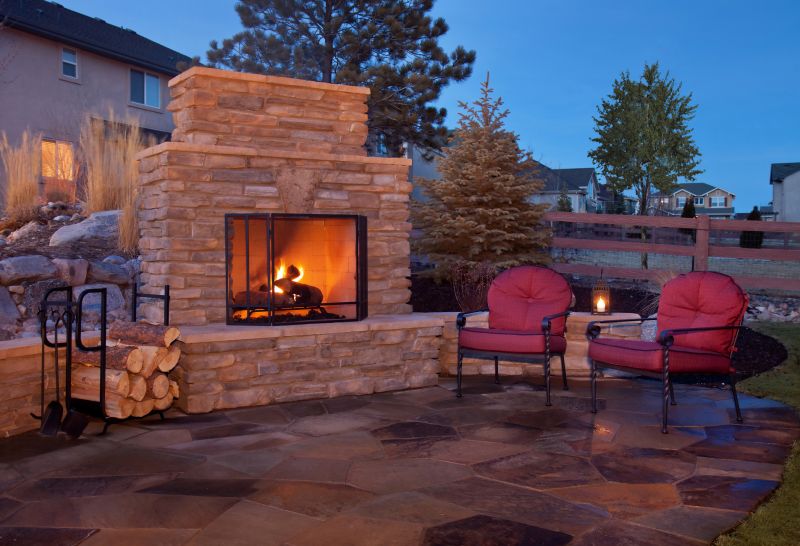 Outdoor fireplace